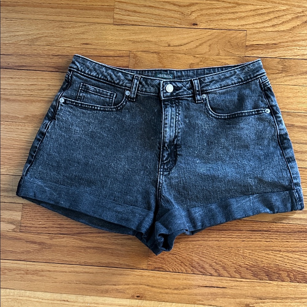 🌺 Wild Fable Black High-Rise Cuffed Denim Shorts Sz 12